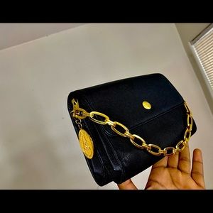 Gorgeous. Vintage bienem davis. Mini purse Black and gold. Perfect to go out